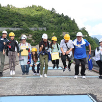 天端の福島県と新潟県の県境をジャンプ！