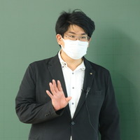 講演会に登壇した医学部専門の市谷校舎で副責任者を務める細谷一史氏