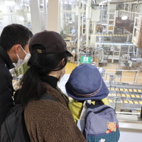 小さな子も興味津々