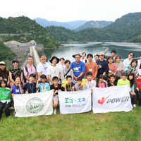 2024年「奥只見編」秘境・奥只見湖の前で記念撮影