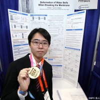物理学・天文学部門 優秀賞4等を受賞した田中喜大さん　(c) NPO法人日本サイエンスサービス