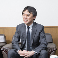 進路指導部長を務める英語科教諭の青木潤士氏