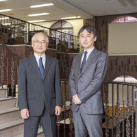 星野高校が誇る図書館にて