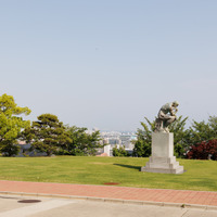 神戸の街並みと海が一望できる芝生広場