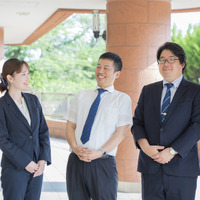 先生方が密にコミュニケーションを取り合っており、仲の良さがいろいろなところで感じられる取材だった