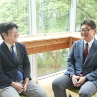 体験型カリキュラムの重要性について語る梶川教授（左）と宝田准教授（右）