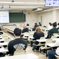 駒澤大学での講義のようす