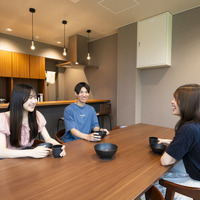 創新寮 ：シェアキッチンにはたこ焼き機などの調理器具も備え付けてあり自由に使える