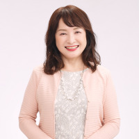 佐藤亮子氏
