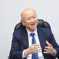「入学後、凝り固まった頭をやわらかくするのが学園の教育のスタート」と語る原田校長先生