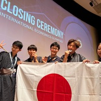 日本代表5名（左から小川さん、冨田さん、早川さん、増島さん、岡本さん）