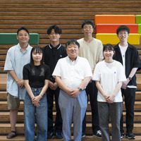 「理系なら大和大学」上村佳永学部長と4人の大学生、2人の卒業生