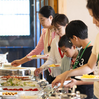 自然学校の朝食はバイキング形式