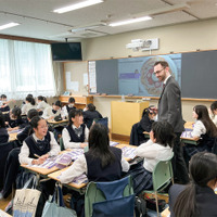 ネイティブの生きた英語に触れる