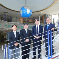 左から、まなびコーチング 工藤康平氏、安藤健治氏、相洋高校 小林悟校長、特進コース主事 大学受験講座運用室長 小髙二郎先生