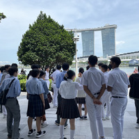 姉妹校であるシンガポールの学校と交流を行うシンガポール研修