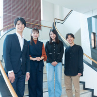 左からソフトバンクでエンジニアとして働く川島俊祐さん、東海テレビアナウンサーの篠田愛純さん、総合商社の丸紅で活躍中の渡辺葵雛さん、大阪ガスに勤める藤井裕真さん