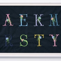 イニシャル花文字刺繍