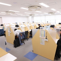 個別ブースで集中できる、駿台・大宮校の自習室のようす