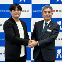 記者発表会のようす：左からHelloWorld 野中代表取締役Co-CEO、りゅうぎん国際化振興財団 川上理事長