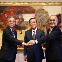 明治大学と竹中工務店、定期建物賃貸借契約締結のようす