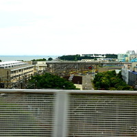 東京湾岸を走る京葉線からの車窓