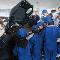 キッズメカニック体験プログラム、タイヤ点検や車両点検を学ぶ…BMW & MINI Racing 2026が新導入