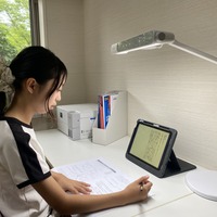 「見た目もかっこよく見やすいし、目が疲れない。すごく集中できる！」と大絶賛
