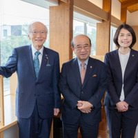 東京私立中学高等学校協会・会長の近藤彰郎先生（中央）と、神奈川県私立中学高等学校協会・理事長の工藤誠一先生（右）、日能研副社長の茂呂真理子氏（左）
