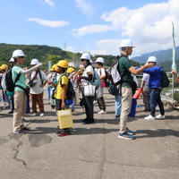 ヘルメット良し！　足元良し！　服装良し！　笑顔良し！　指さし呼称で安全チェック
