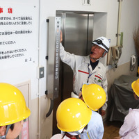 地下ではないため「B」が付かない、下に向かって数が大きくなる不思議なエレベーター