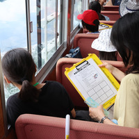 挨拶をしたり、景色の中からお題を探したり。ビンゴ大会を楽しみながら交流を深めた