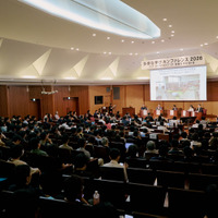 満席の会場で、多様な学びの未来を見つめる対話が続いた。