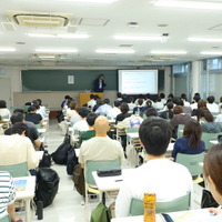 法の果たす役割とは何か、参加者は熱心に耳を傾けた。
