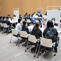 現役高校生による学習相談コーナーのようす