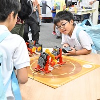 ロボット相撲対決を楽しむ子供たち（写真は神奈川会場）