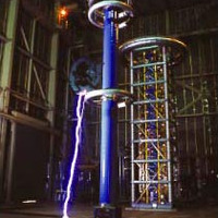 超高電圧研究センターで行われる落雷実験