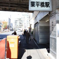 リニューアル前の業平橋（現・とうきょうスカイツリー）駅の入口。（2010年12月）