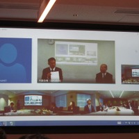 記者会見の模様。大阪の会場からWeb会議システム（Microsoft Lync Online）を利用して実施