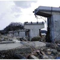 東日本大震災時津波による桁の落下状況