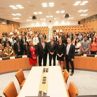 ヤン・エリアソン国連副事務総長と参加者たち