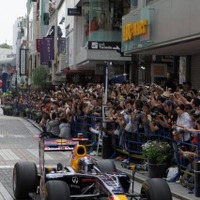 横浜元町でF1マシンが公道走行…観客1万1000人集まる