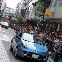 横浜元町でF1マシンが公道走行…観客1万1000人集まる