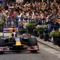 公道でのショーランは日本初。レッドブルのF1マシンが横浜の街を駆け抜けた。