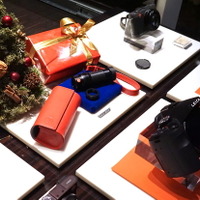 伊勢丹新宿メンズ館8Fライカコーナーにはクリスマスギフトを意識したアイテムが並ぶ