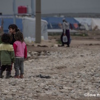 シリア国内の避難民キャンプの子どもたち