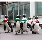 ちょこちょこ歩きのクリスマスペンギンパレード…シーパラ12/25まで 画像