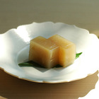 生姜の食感と白餡のほどよい甘み、HIGASHIYAから夏限定「生姜羊羹」 画像