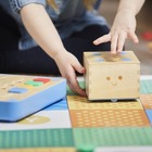 英国発、木製ブロックのプログラミング知育玩具「Cubetto」上陸は今秋 画像