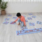 パズルのように自分だけの線路＆道路を作るカーペット「パズカ」